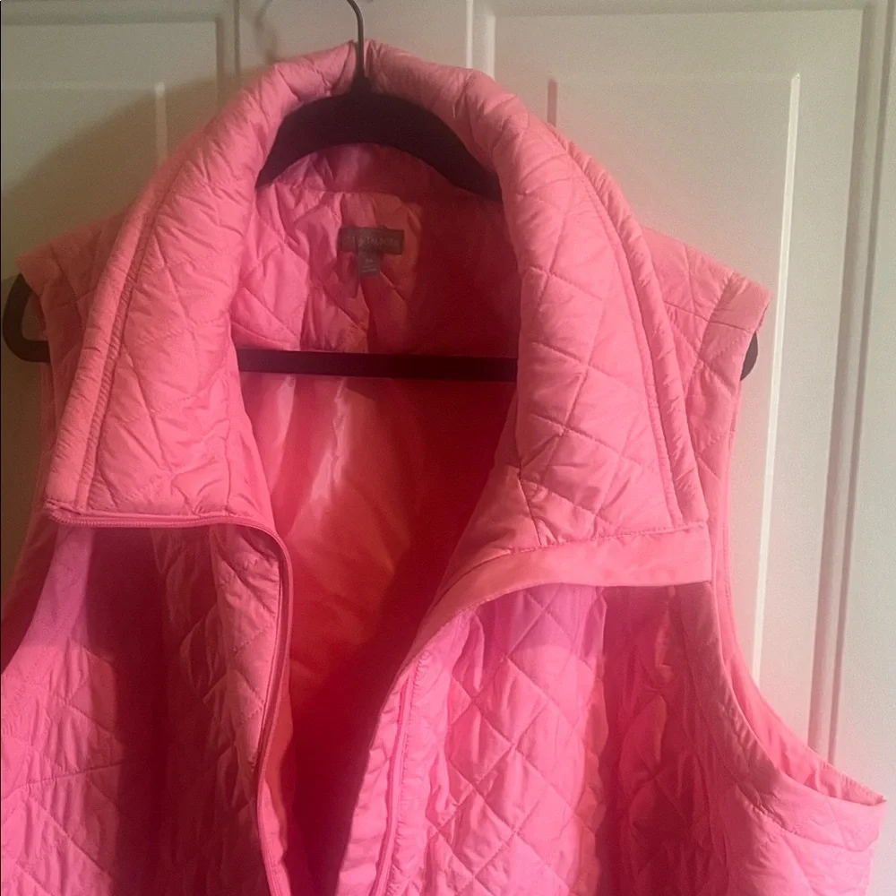 ❄️Coat Sale❄️ T by Talbots Pink Quilted Vest. - Picture 4 of 5
